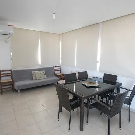 Frank Holidays Apartment Paralimni
